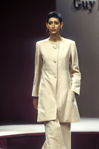 Guy Laroche 1993 Haute Couture 12.jpg