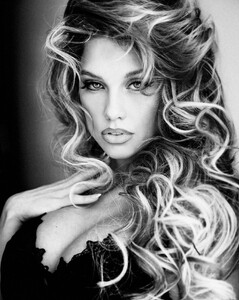 JustynaZ  - Listal 22 (Guess).jpg