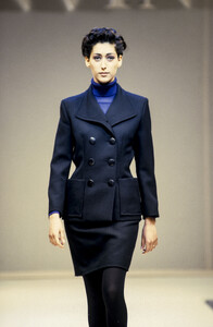 Lanvin 1992 Women RTW 28.jpg