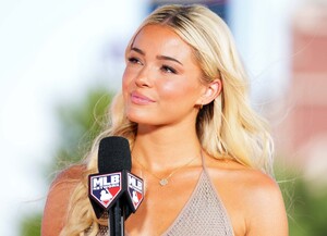 Livvy Dunne - Sports Illustrated Swimsuit [2025.04.28] Fashion.jpg