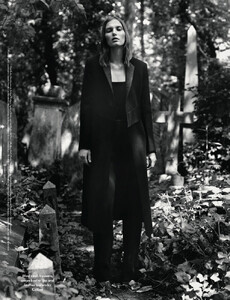Marique_Schimmel_by_Alasdair_McLellan_(The_Silent_Age_-_AnOther_Fall_2011)_12.jpg