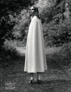 Marique_Schimmel_by_Alasdair_McLellan_(The_Silent_Age_-_AnOther_Fall_2011)_9.jpg