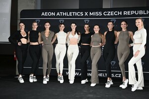 MissCR '25 Group (sm) - 9368875.jpg