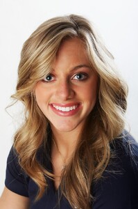 Samantha Peszek[1].jpg