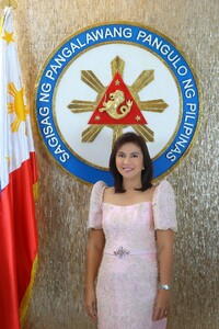 VP_Leni_Robredo_official_portrait.jpg