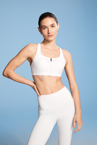 Victorias-Secret-2025-VSX-Grace-Featherweight-Max-Front-Close-Sports-Bra-Incredible-Coverage-Legging-6.jpg