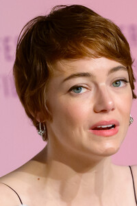 emma-stone-eddington-press-conference-2025_05_17-7.jpg