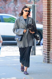 irina-shayk-surprising-street-style-nyc-april-23-2.jpg