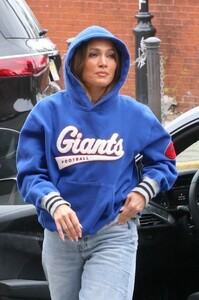 jennifer-lopez-filming-in-hoboken-04.21.2025-3.jpg