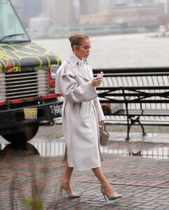 jennifer-lopez-masters-ceo-style-on-office-romance-set-0.jpg