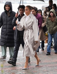 jennifer-lopez-masters-ceo-style-on-office-romance-set-6.jpg