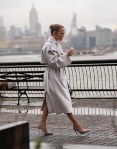 jennifer-lopez-masters-ceo-style-on-office-romance-set-8.jpg