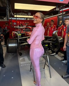 jennifer-lopez-turns-heads-at-saudi-f1-9.jpg