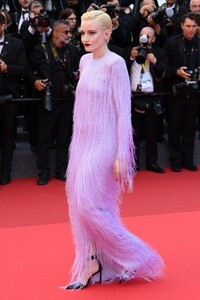 julia-garner-at-eddington-premiere-at-78th-cannes-film-festival-05-16-2025-4.jpg