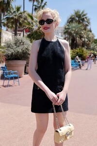 julia-garner-in-gucci-at-cannes-2025-6.jpg