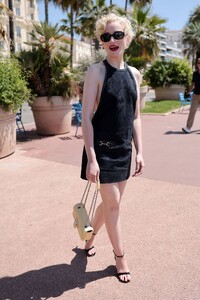 julia-garner-in-gucci-at-cannes-2025-8.jpg