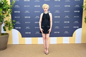 julia-garner-vanity-fair-lunch-cannes-2025-2.jpg