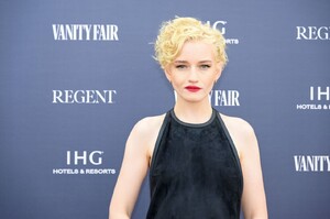julia-garner-vanity-fair-lunch-cannes-2025-4.jpg