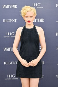 julia-garner-vanity-fair-lunch-cannes-2025-5.jpg