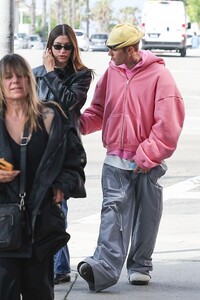 justin-bieber-and-hailey-serve-couple-style-goals-in-venice-0.jpg