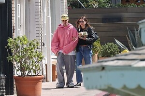 justin-bieber-and-hailey-serve-couple-style-goals-in-venice-1.jpg