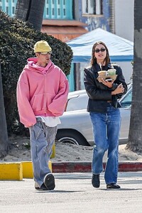 justin-bieber-and-hailey-serve-couple-style-goals-in-venice-3.jpg