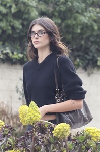 kaia-gerber-s-go-to-tote-the-east-west-bag-trend-you-need-3.jpg