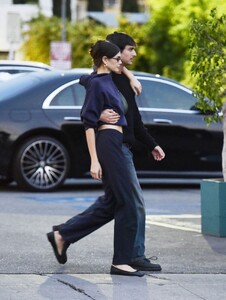 kaia-gerber-steps-out-in-effortless-la-style-03.29.2025-2.jpg