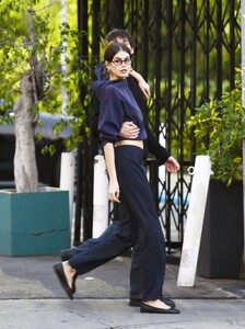 kaia-gerber-steps-out-in-effortless-la-style-03.29.2025-4.jpg