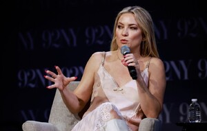 kate-hudson-shines-at-92ny-event-03.05.2025-8.jpg