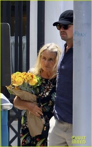 leonardo-dicaprio-steps-out-to-celebrate-mothers-day-17.jpg