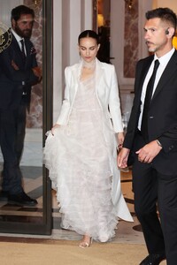 natalie-portman-dior-cruise-2025-rome-style-evolution-0.jpg