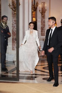 natalie-portman-dior-cruise-2025-rome-style-evolution-10.jpg