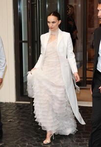 natalie-portman-dior-cruise-2025-rome-style-evolution-2.jpg