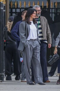 paris-power-moment-kendall-jenner-in-grey-suit-5.jpg