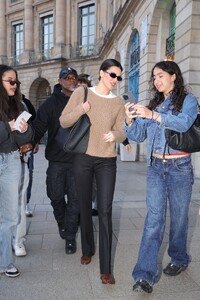 paris-style-moment-with-kendall-jenner-3.jpg