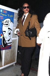 rihanna-a-ap-rocky-s-sleek-suiting-moment-11.jpg