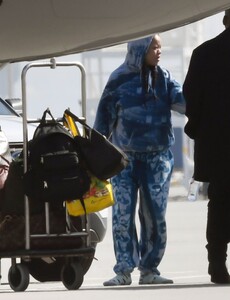 rihanna-and-a-ap-rocky-return-from-caribbean-vacation-02.26.2025-1.jpg