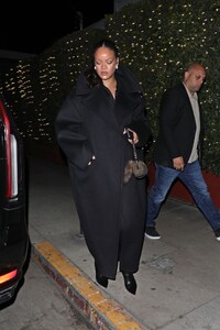rihanna-s-chic-giorgio-baldi-look-steals-spotlight-6.jpg