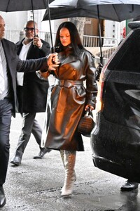rihanna-s-courtroom-elegance-chic-under-pressure-1.jpg