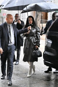 rihanna-s-courtroom-elegance-chic-under-pressure-2.jpg