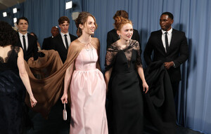 sadie-sink-maya-hawke-02.jpg