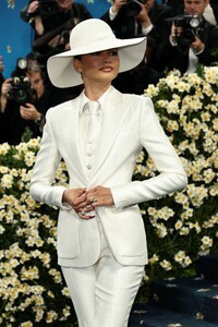 zendaya-s-iconic-met-gala-2025-look-tailoring-black-style-6.jpg