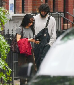 zoe-kravitz-s-casual-outing-in-new-york-city-0.jpg