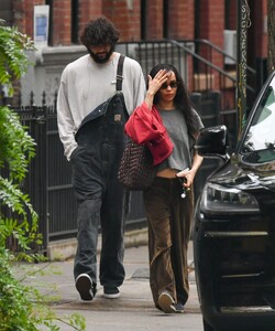 zoe-kravitz-s-casual-outing-in-new-york-city-3.jpg