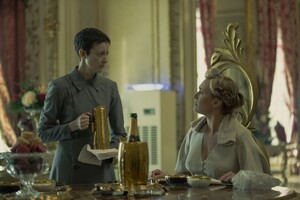 1x04-Midnight-Feast-Stills-03.jpg