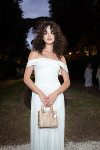 2025 Deva Cassel attends the Dior Cruise 2026 at Villa Albani-Torlonia 01.jpg