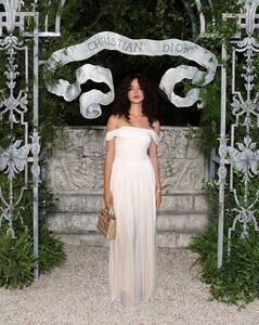 2025 Deva Cassel attends the Dior Cruise 2026 at Villa Albani-Torlonia 02.jpg