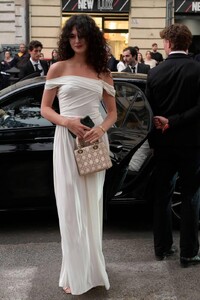 2025 Deva Cassel attends the Dior Cruise 2026 at Villa Albani-Torlonia 06.jpg