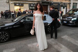 2025 Deva Cassel attends the Dior Cruise 2026 at Villa Albani-Torlonia 07.jpg